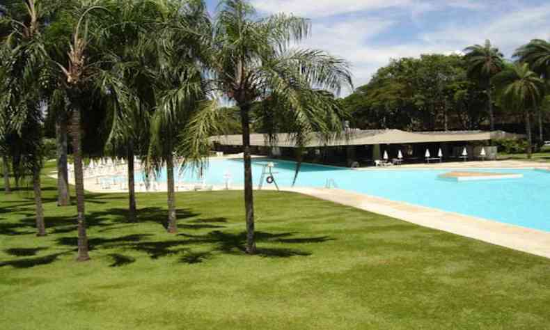 Coronavírus: alguns dos principais clubes de BH mantêm piscinas abertas  para sócios, Minas Gerais