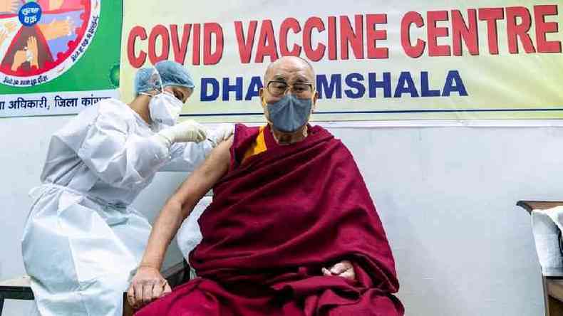 O Dalai Lama disse que as vacinas so necessrias para 