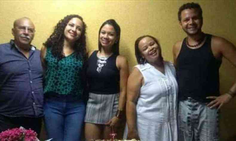 Da esquerda para a direita: o pai, Silvino Bispo da Rocha, Silvana Rocha e Beatriz Rocha (irms) e a me, Benigna Carolina Silva (foto: Arquivo pessoal)