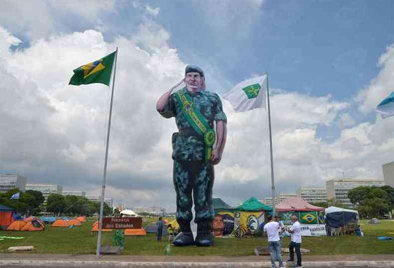 Integrantes do Movimento Ptria Amada continuam acampados no gramado do Congresso Nacional (Wilson Dias/Agncia Brasil)(foto: Wilson Dias/Agncia Brasil)