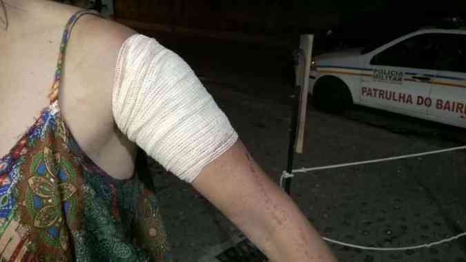Mulher teve um corte profundo no brao esquerdo e foi atendido no Hospital Joo XXIII(foto: Leonardo Alvarenga)
