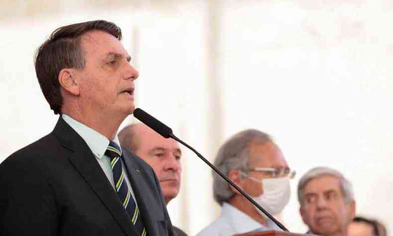 Falta a Bolsonaro at mesmo o apoio das Foras Armadas, que no querem se envolver na crise poltica, mesmo com o grande nmero de militares da reserva de alta patente no governo(foto: Carolina Antunes/PR)