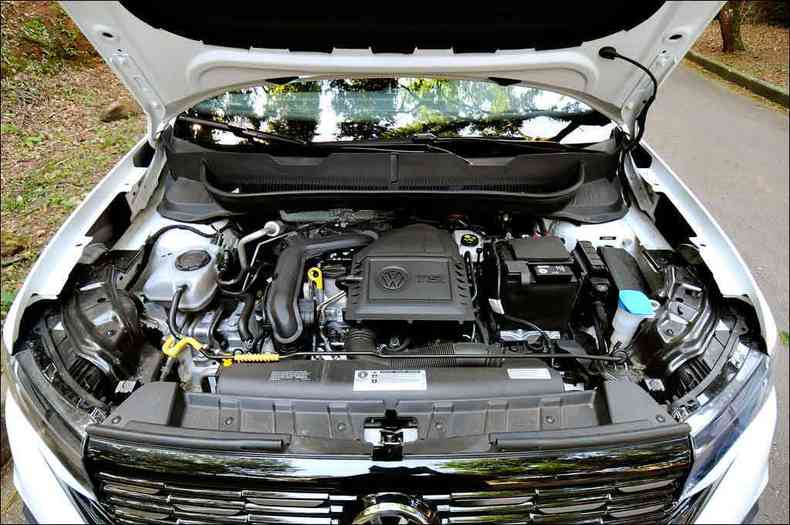 Motor trs cilindros 1.0 turbo despeja 116cv com gasolina e 128cv com etanol(foto: Leandro Couri/EM/D.A Press)