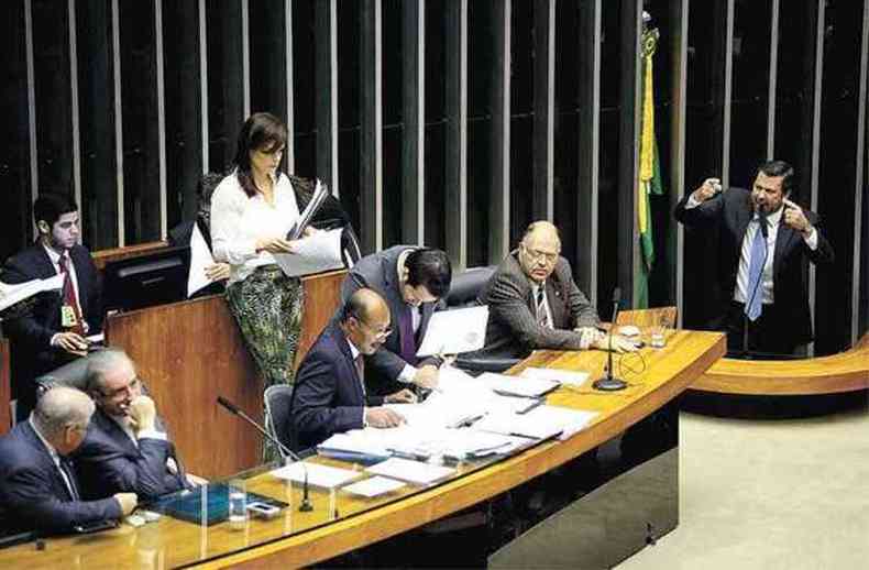 Sampaio fez um discurso inflamado na tribuna pela sada de Cunha (foto: Gustavo Lima/Cmara dos Deputados)