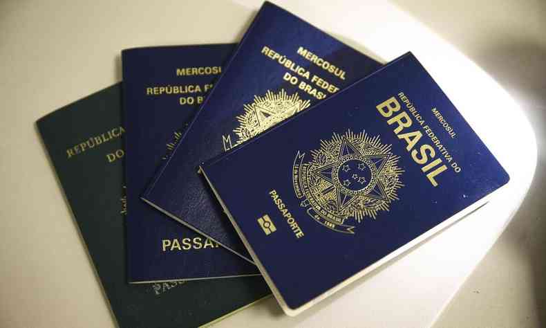 Na foto esto quatro passaportes brasileiros