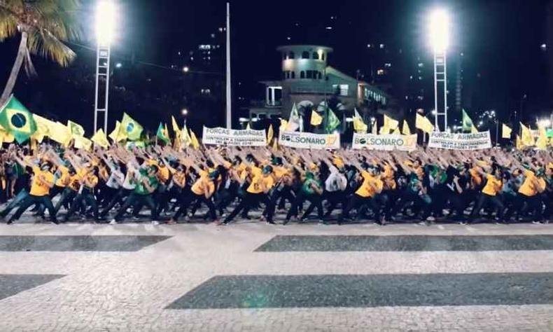 Militantes apresentaram letra e dança em inauguração de comitê em Fortaleza, no Ceará(foto: Youtube/Reprodução) Militantes apresentaram letra e dança em inauguração de comitê em Fortaleza, no Ceará(foto: Youtube/Reprodução)