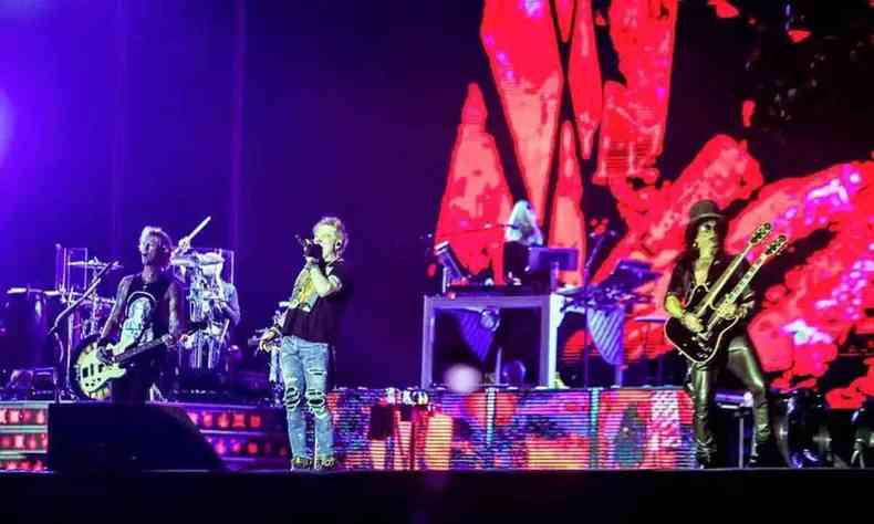 Na foto, banda Guns N' Rose durante show