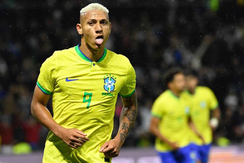 Richarlison marcou dois gols na vitria do Brasil sobre Gana