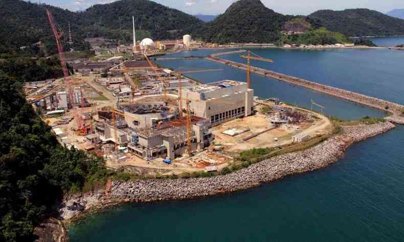 Imagem area de usina nuclear em Angra dos Reis, no Rio de Janeiro