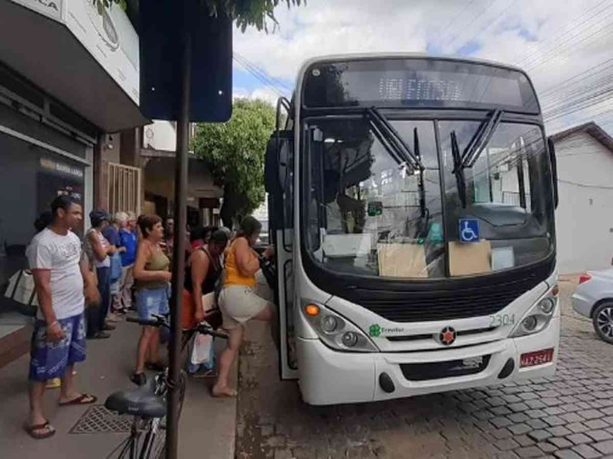 ÔNIBUS DA EMPRESA FANTASY TURISMO  Ônibus de turismo, Ônibus, Ônibus  rodoviário