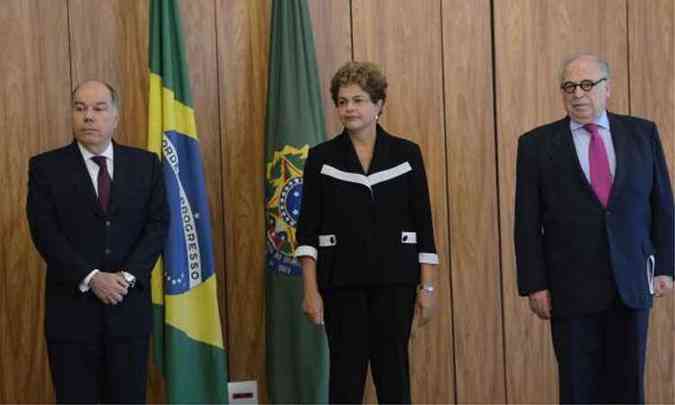 A presidente Dilma Rousseff entregou credenciais, nesta sexta-feira, a novos embaixadores (foto: Elza Fiza/Agncia Brasil)