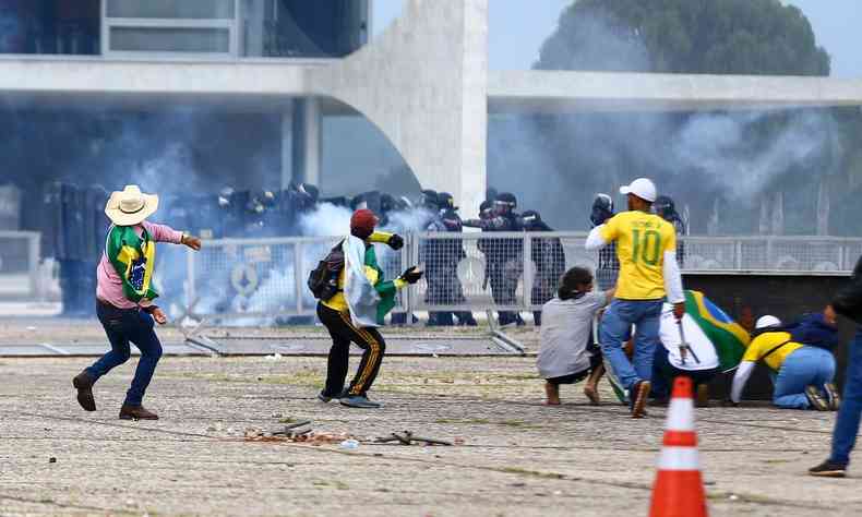 Bolsonaristas atacando o Palcio do Planato em 8 de janeiro de 2023
