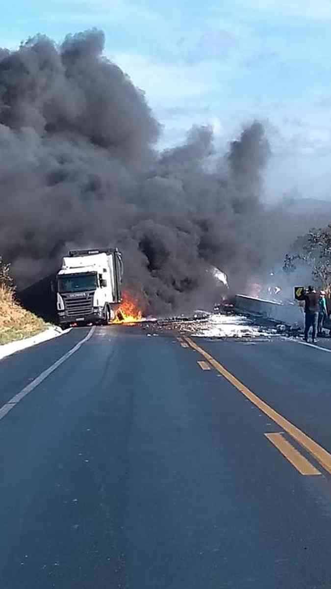 Importante rota econômica, BR-251 é também cenário de tragédias recorrentes  - Gerais - Estado de Minas