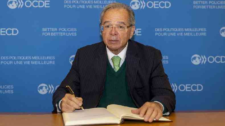 Paulo Guedes durante reunio com membros da OCDE