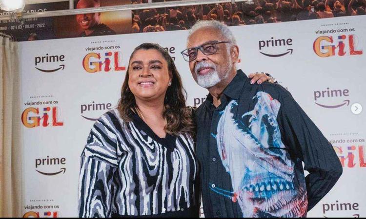 Preta e Gilberto Gil sorriem para a cmera
