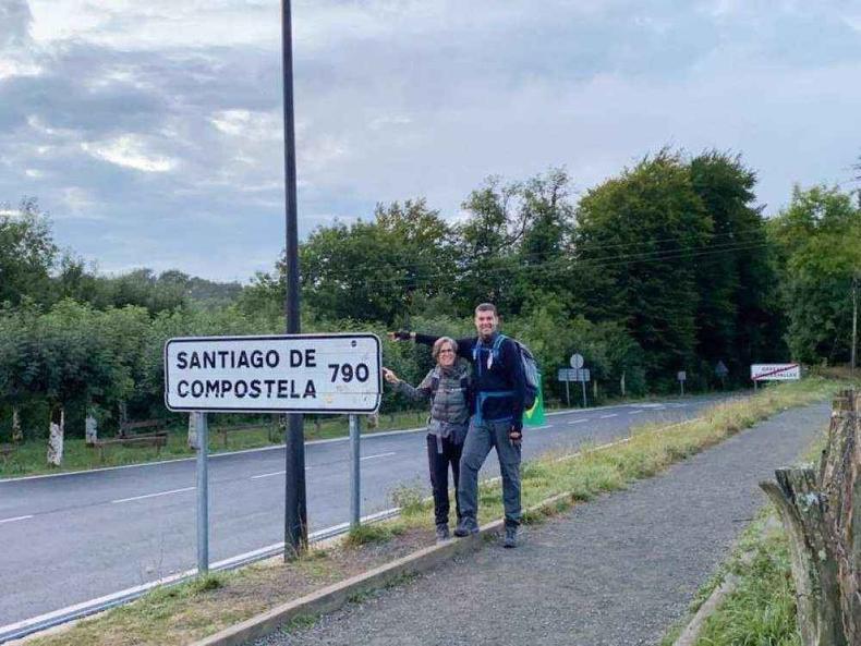 Cludia Lopes e o marido Marcelo, no percurso rumo a Santiago de Compostela