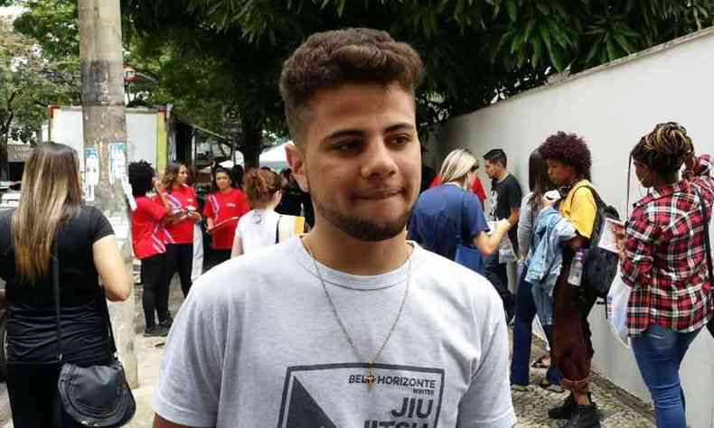 Igor Taylor Soares Guimares, de 17 anos, chegou cedo ao local de prova(foto: Paulo Filgueiras/EM/DA Press)