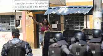 Cerca de 5.000 pessoas ocuparam o terreno da Oi. A ao de reintegrao de posse foi marcada por confronto(foto: Tomaz Silva/Agncia Brasil)
