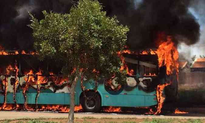 Os incndios assustaram a populao e prejudicaram os usurios(foto: Eventos/Divulgao)