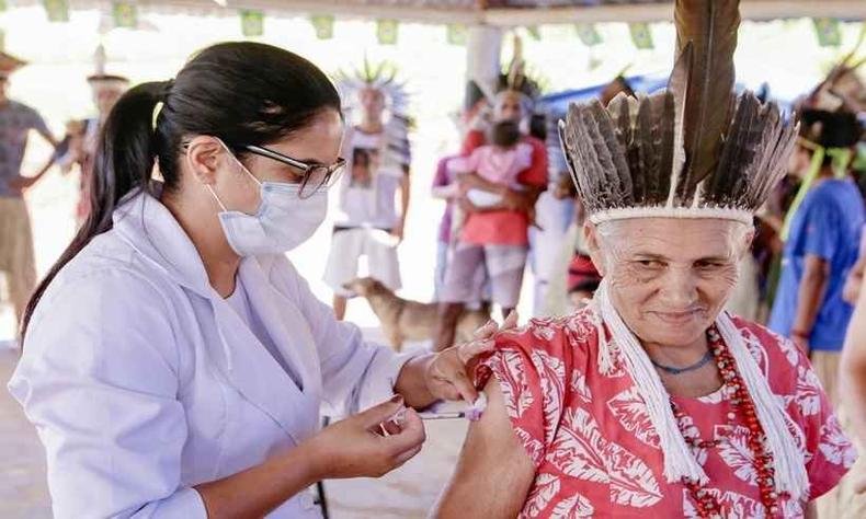 Ao todo 33 ind�genas da tribo receberam a primeira dose da CoronaVac(foto: Ascom/divulga��o)