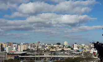 Manh de sol entre nuvens em Belo Horizonte(foto: Edsio Ferreira/EM/DA Press)