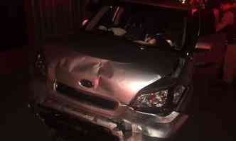 Kia Soul era roubado e s parou depois de bater em outro carro(foto: Polcia Militar/Divulgao)