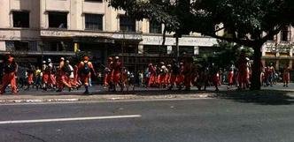 Grupo segue em protesto pela Avenida Afonso Pena no sentido Mangabeiras(foto: Jo�o Henrique do Vale/EM/DA Press)