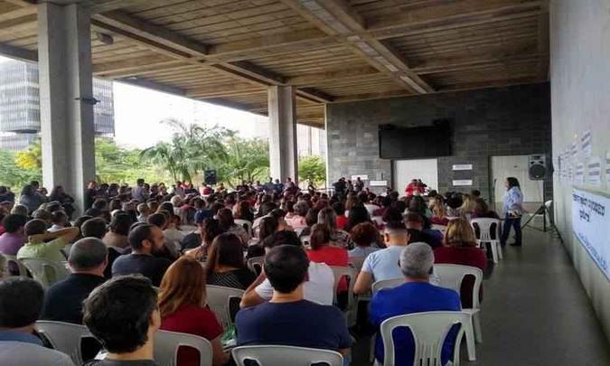Bolsa de estudos, adicional por tempo de serviço, calendário de férias e tempo de intervalo entre as aulas estão entre as pautas discutidas durante a greve(foto: Divulgação/Sinpro.) Bolsa de estudos, adicional por tempo de serviço, calendário de férias e tempo de intervalo entre as aulas estão entre as pautas discutidas durante a greve(foto: Divulgação/Sinpro.)