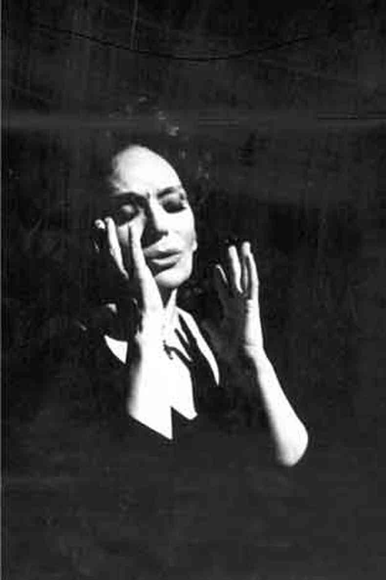 Bibi Ferreira interpreta dith Piaf em show no mesmo palco, em 1984 (foto: Waldir S. Lau/Fundao Clvis Salgado)