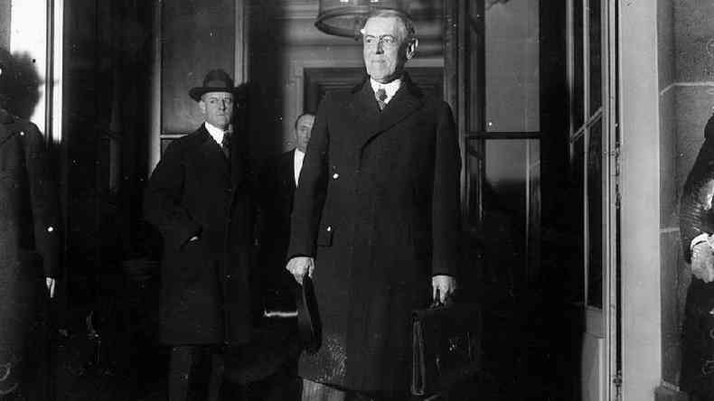 Durante viagem a Paris para negociar o Tratado de Versalhes, Woodrow Wilson adoeceu com a chamada gripe espanhola(foto: Getty Images)