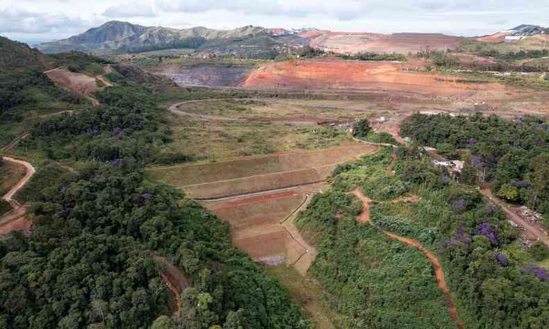 Vista area da barragem Grupo