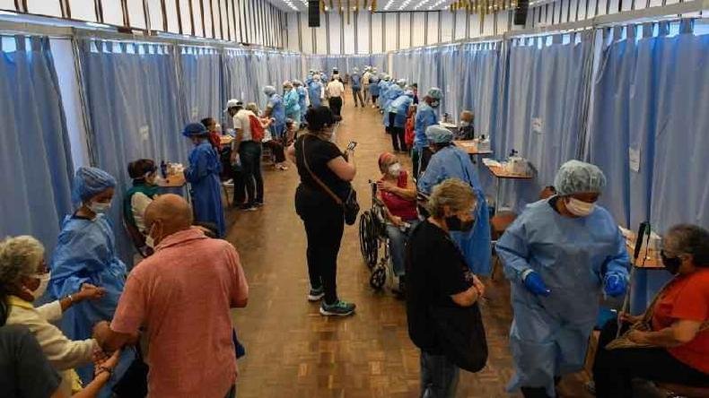 Centro de vacinação na Venezuela: oposição diz que impacto da covid pode ser maior do que a apontada pelo governo Maduro(foto: AFP) Centro de vacinação na Venezuela: oposição diz que impacto da covid pode ser maior do que a apontada pelo governo Maduro(foto: AFP)