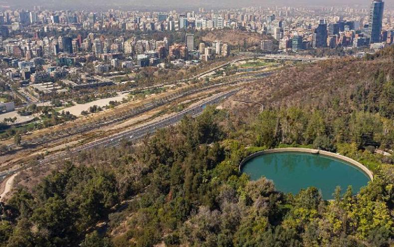 (foto: Martin Bernetti/AFP) Santiago visto de cima