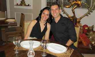 Ana Carolina, de 34 anos, e Alexandre Magno, de 35, se casaram no ano passado, aps investir nos estudos(foto: lbum de famlia)