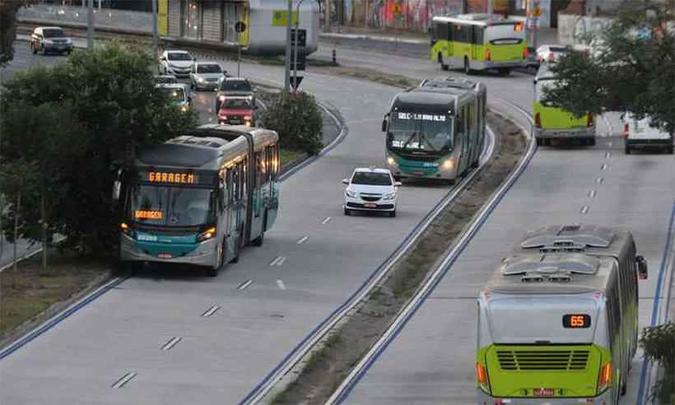 Linhas que servem à capital e à região metropolitana sentem efeitos do desabastecimento e situação pode ficar caótica a partir do fim de semana (foto: Ramon Lisboa/EM/DA Press) Linhas que servem à capital e à região metropolitana sentem efeitos do desabastecimento e situação pode ficar caótica a partir do fim de semana (foto: Ramon Lisboa/EM/DA Press)