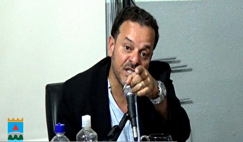 Vereador Stefânio Pires brigou com assessor de deputado federal na sessão da Câmara de São Joãl del-Rei(foto: Facebook Câmara Municipal de São João del-Rei) Vereador Stefânio Pires