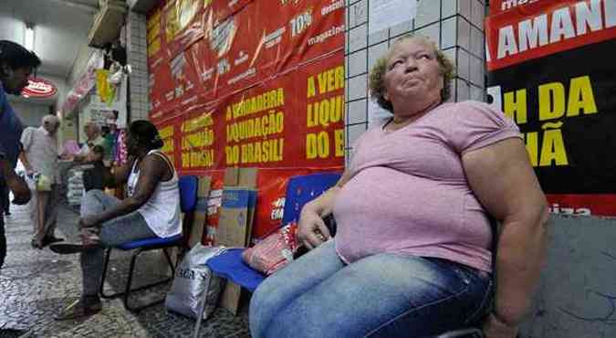 Maria da Piedade era a primeira da fila na noite dessa quinta-feira para aguardar promoo de rede de varejo, que comea hoje(foto: Juarez Rodrigues/EM/D.A Press)