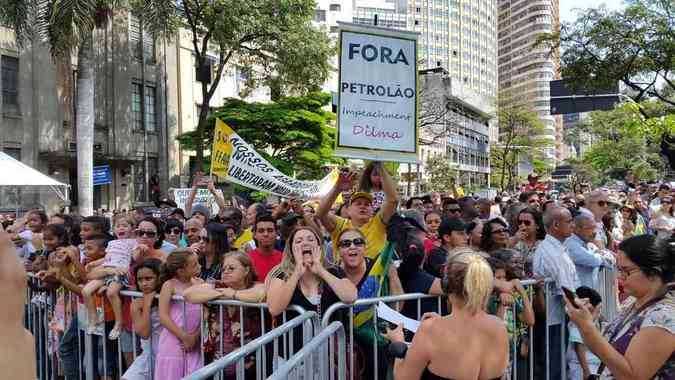 Comemoraes pela Independncia tm protestos na manh desta segunda-feira, em Belo Horizonte. Manifestantes pedem a sada da presidente Dilma Rousseff(PT) 