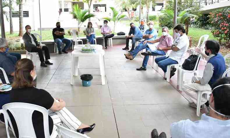 Uma das vrias reunies do Comit Tcnico Cientfico de Controle da COVID-19 em Uberaba(foto: Prefeitura de Uberaba/Divulgao)