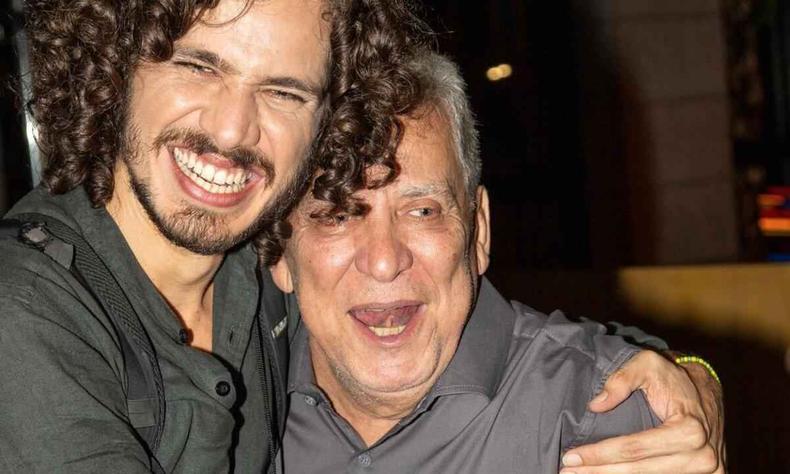 O ator Romulo Weber fex o papel de Márcio Borges no musical sobre o Clube da Esquina(foto: Nelson Almeida/Divulgação) Romulo Weber e Márcio Borges
