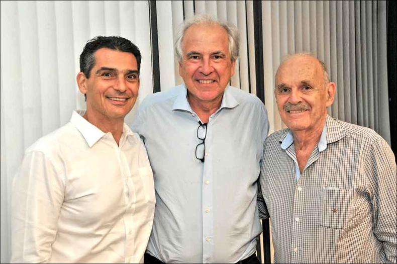 Os empresários Joel Mota, Rubens Menin e Ítalo Gaetane na reunião do Comitê Executivo do Torneio Empresarial de Tênis Estado de Minas(foto: Marcos Vieira/EM/D.a press) Os empresários Joel Mota, Rubens Menin e Ítalo Gaetane na reunião do Comitê Executivo do Torneio Empresarial de Tênis Estado de Minas(foto: Marcos Vieira/EM/D.a press)