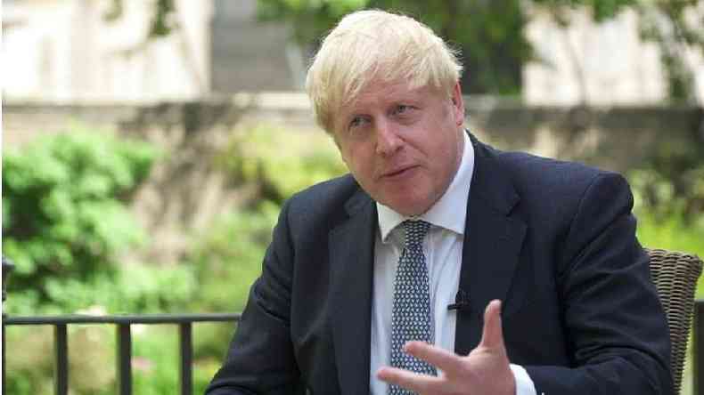 Governo Boris Johnson foi criticado por adotar confinamento tarde demais e por omisso em relao aos asilos, onde grande parte das mortes ocorreram(foto: BBC)