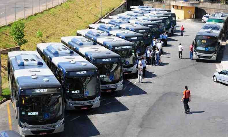 Os novos modelos tm ar-condicionado, suspenso a ar e so todos na cor azul(foto: Gladyston Rodrigues/EM/DA Press)