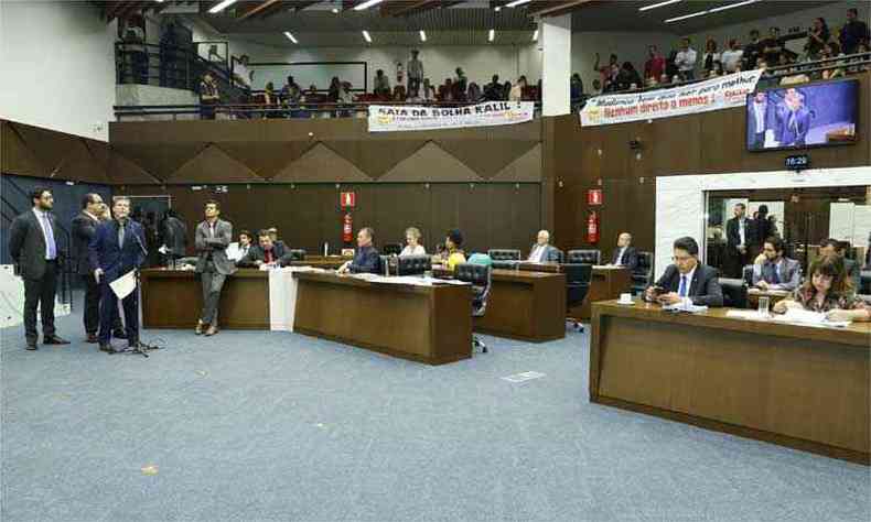 Plenário da Câmara Municipal: parlamentares que apoiam Alexandre Kalil reclamam que o Executivo não tem atendido às suas demandas (foto: Abraão Bruck/CMBH)