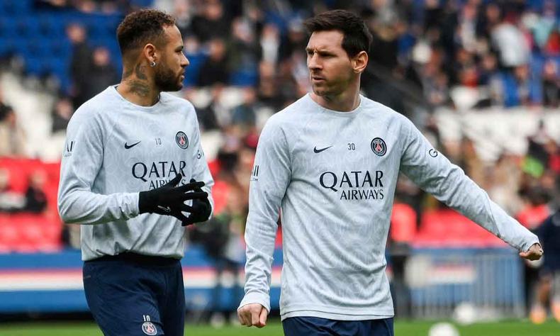 Questionados pela torcida do PSG, Neymar e Messi podem deixar o clube francês na próxima temporada(foto: FRANCK FIFE / AFP) Neymar e Messi