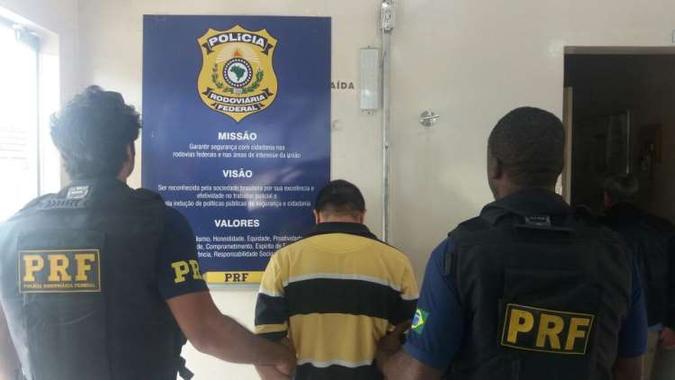 Homem afirmou que comprou a droga no Rio de Janeiro(foto: Polícia Rodoviária Federal (PRF) / Divulgação) Homem afirmou que comprou a droga no Rio de Janeiro(foto: Polícia Rodoviária Federal (PRF) / Divulgação)