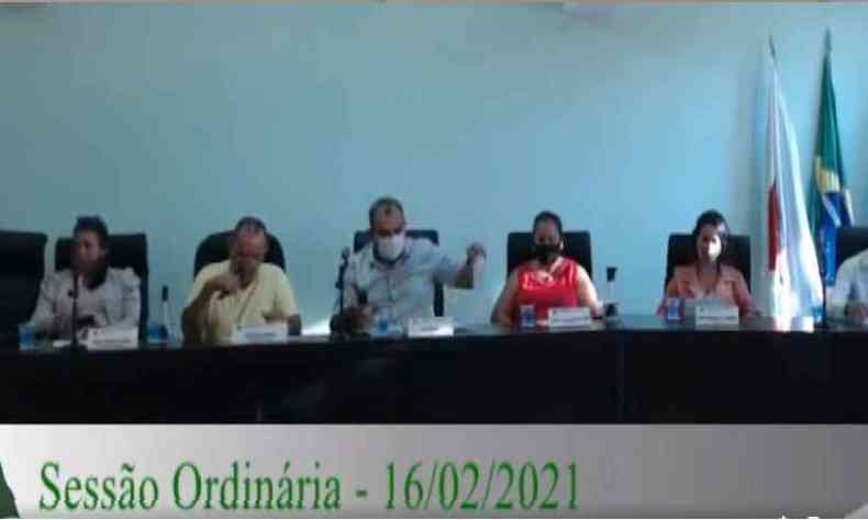 Reunio Ordinria da Cmara Municipal de Esmeraldas foi transmitida ao vivo pela pgina do Facebook do Legislativo nesta tera-feira (16/02)(foto: Reproduo/Facebook)
