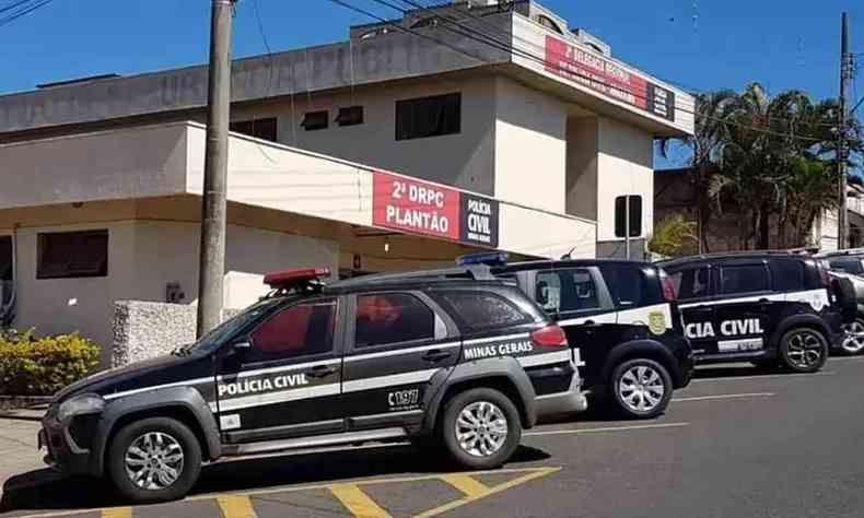 Suspeitos presos foram ouvidos pelo delegado de plantão da Polícia Civil de Araxá