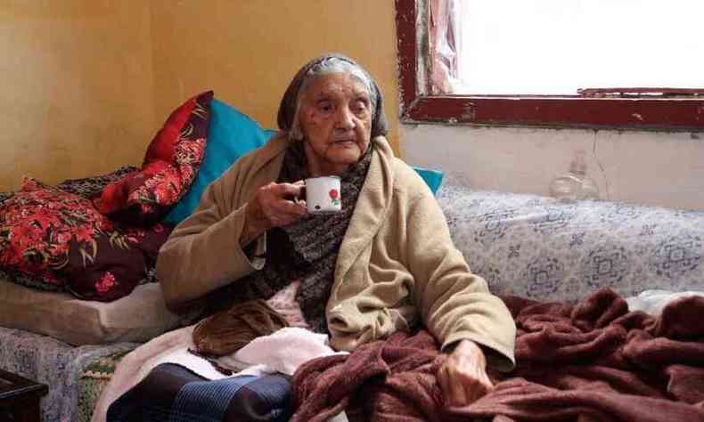 Aos 95 anos, dona Efignia se mudou para outra residncia, nos fundos do seu terreno, at que a casa seja restaurada