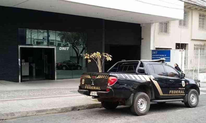 Os policiais federais cumpriram mandado na sede do Dnit, em Belo Horizonte, no Bairro Santo Agostinho(foto: Paulo Filgueiras / EM / D.A. Press)
